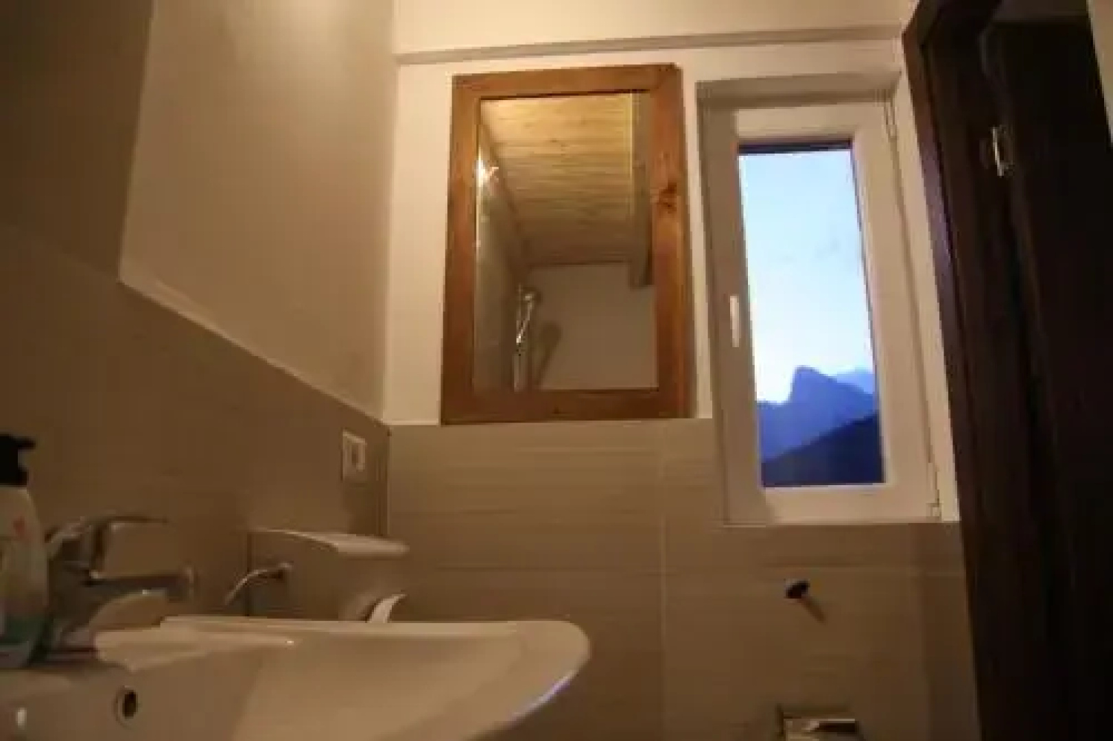 Bujtina Polia