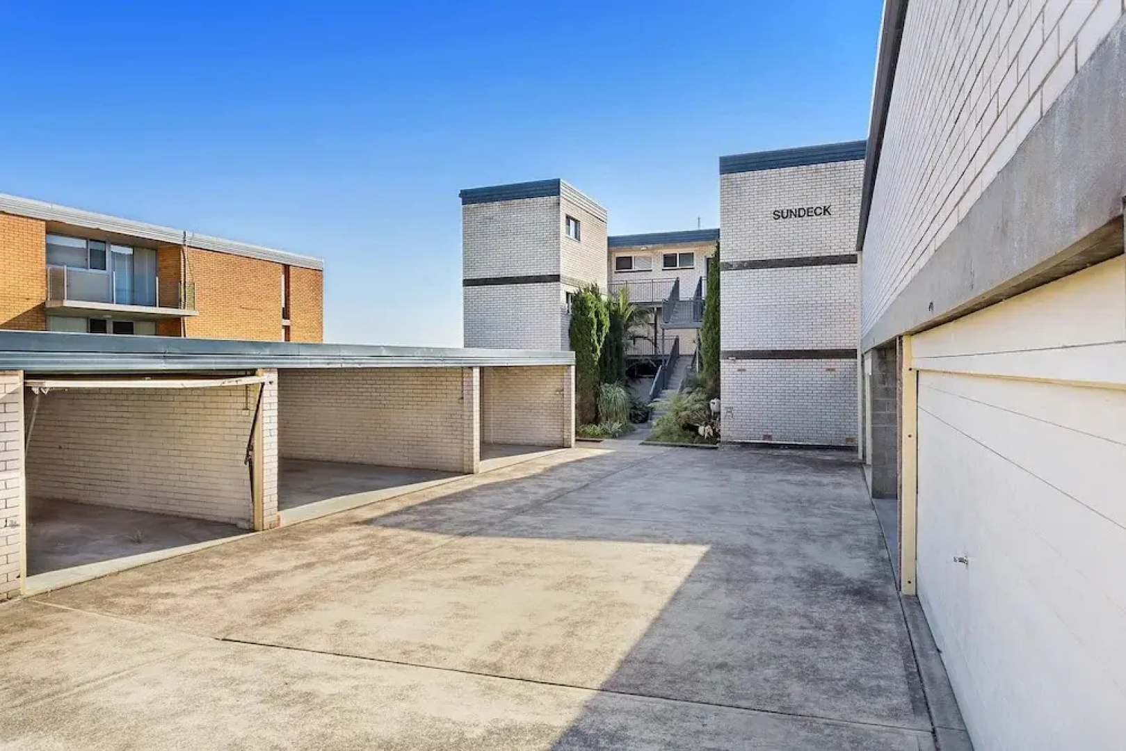Ronald Avenue, Sundeck,  Unit 08, 51