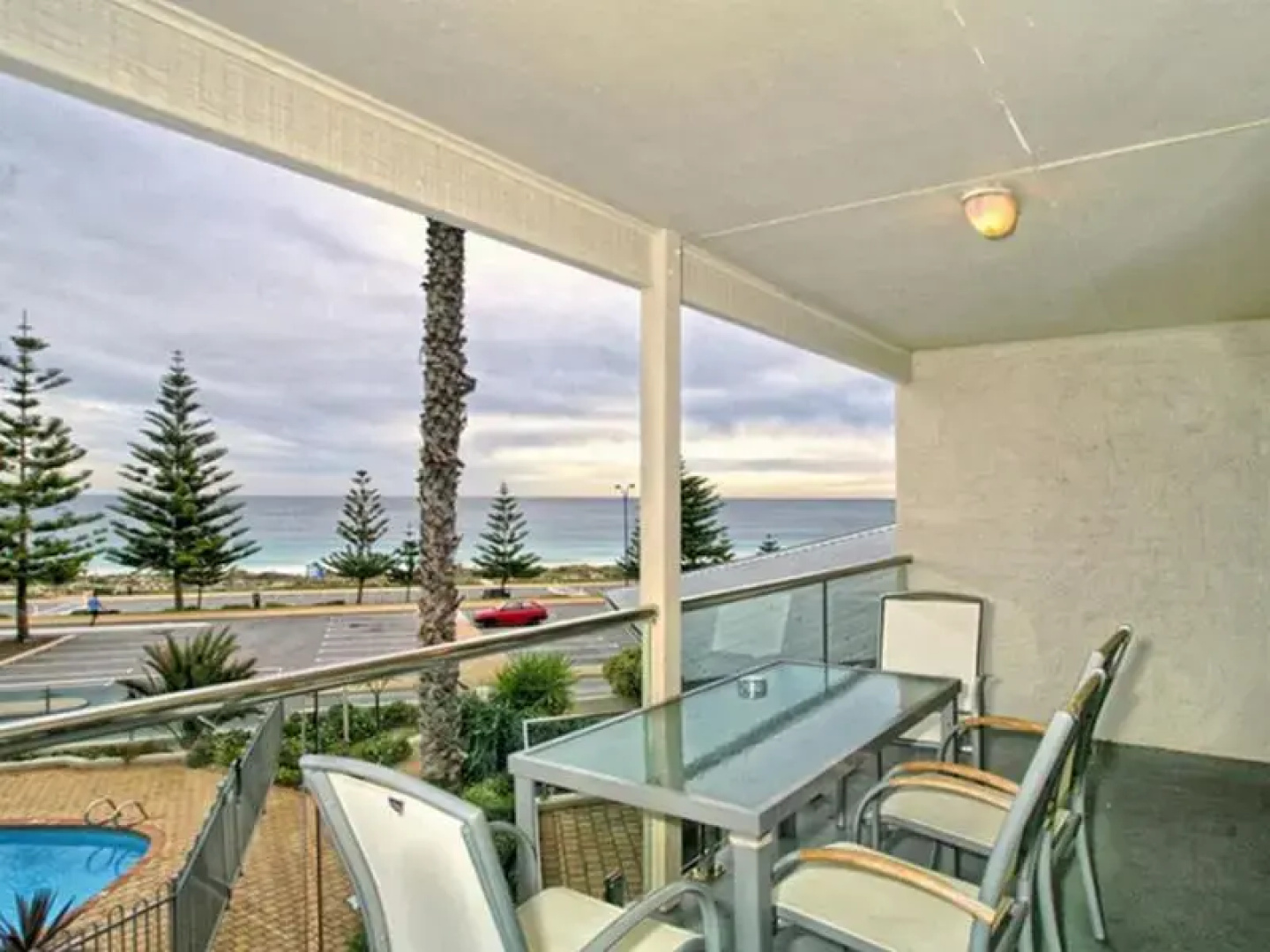 Scarborough Beach Front Resort - Shell Seven