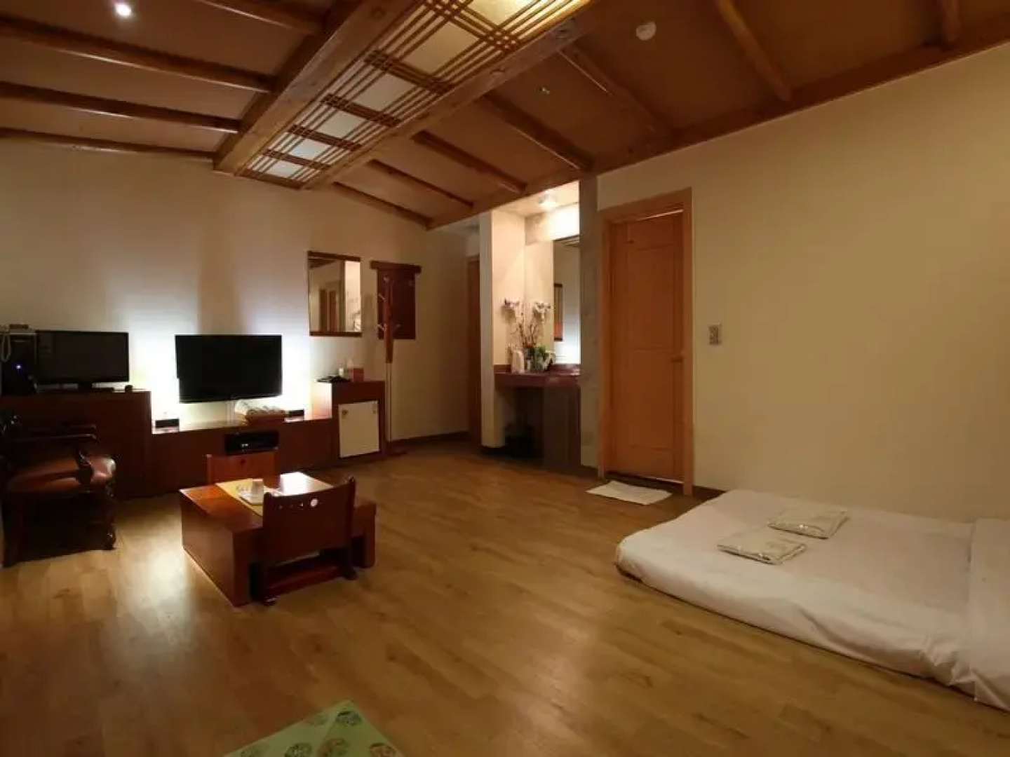 WeolmoonJes Hotel