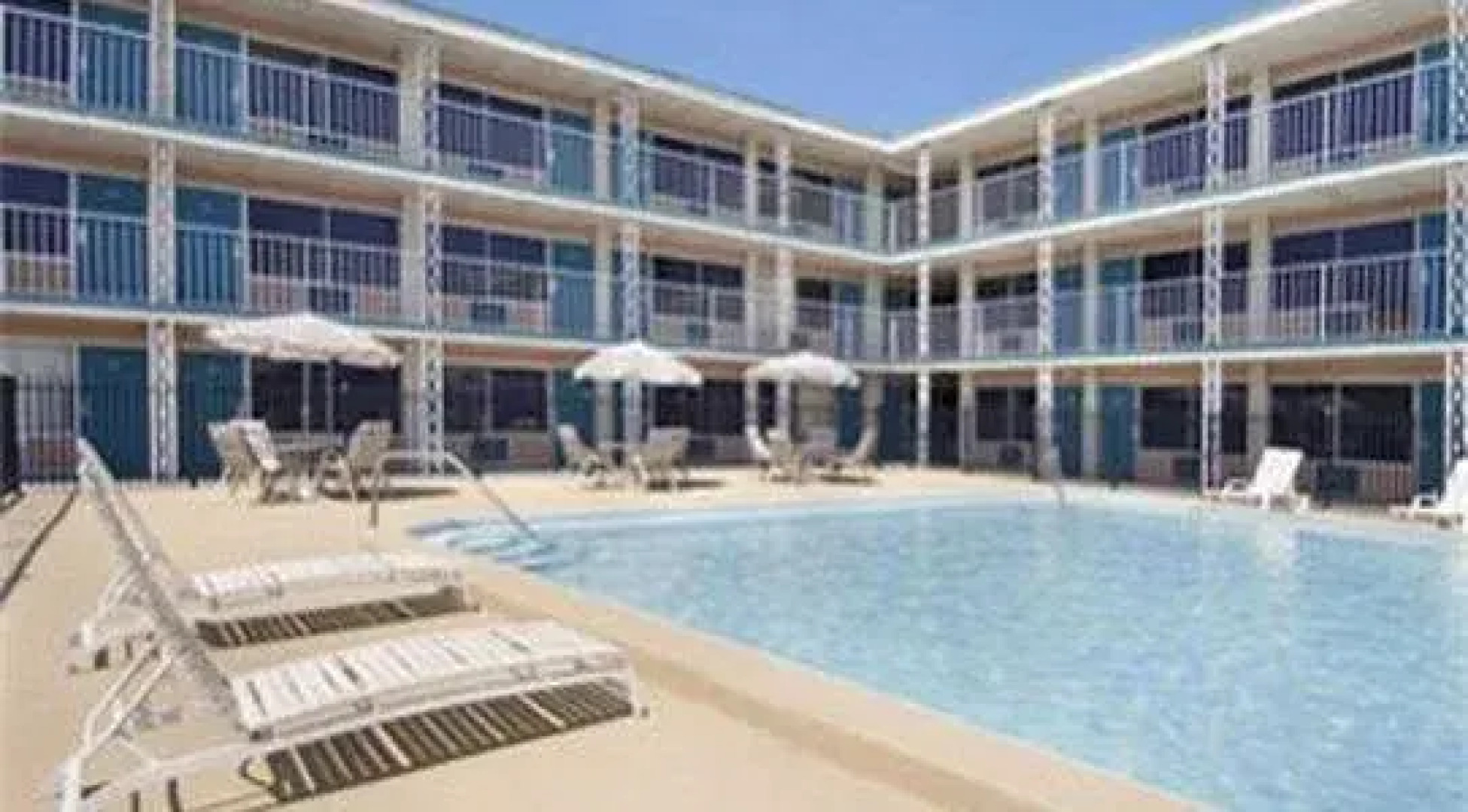 Days Inn Hotel & Suites Tarpon Springs