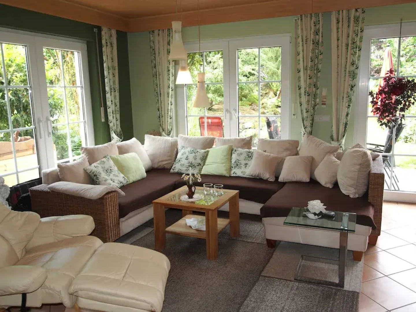 Eifelferien - Gaestezimmer, Ferienwohnungen - Haus Eden