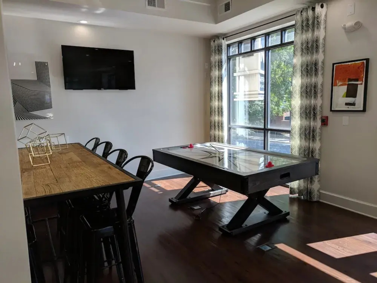 Midtown 240 By Homecomfortstay