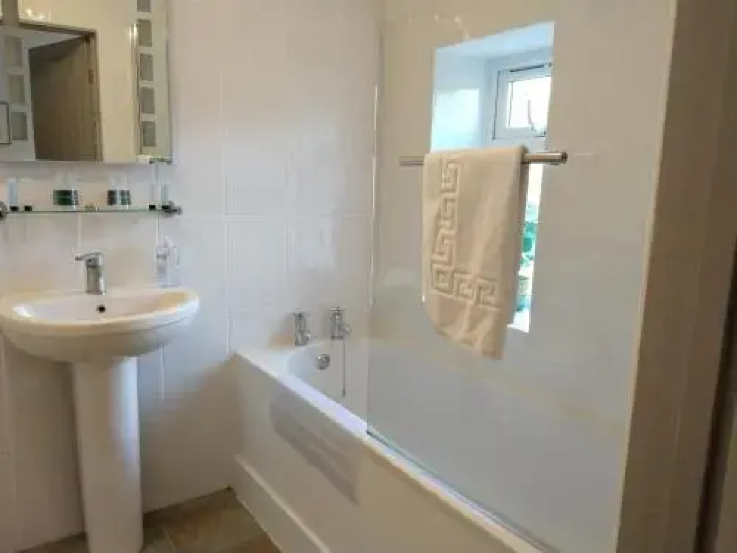 B - Simply Rooms
