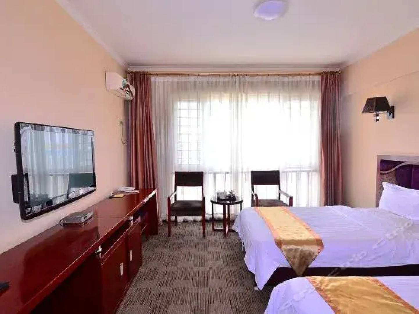 Jinghong Business Hotel