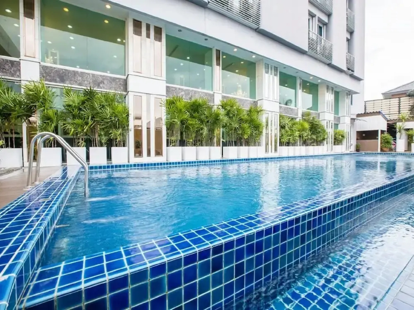 Golden Dragon Suvarnabhumi Hotel