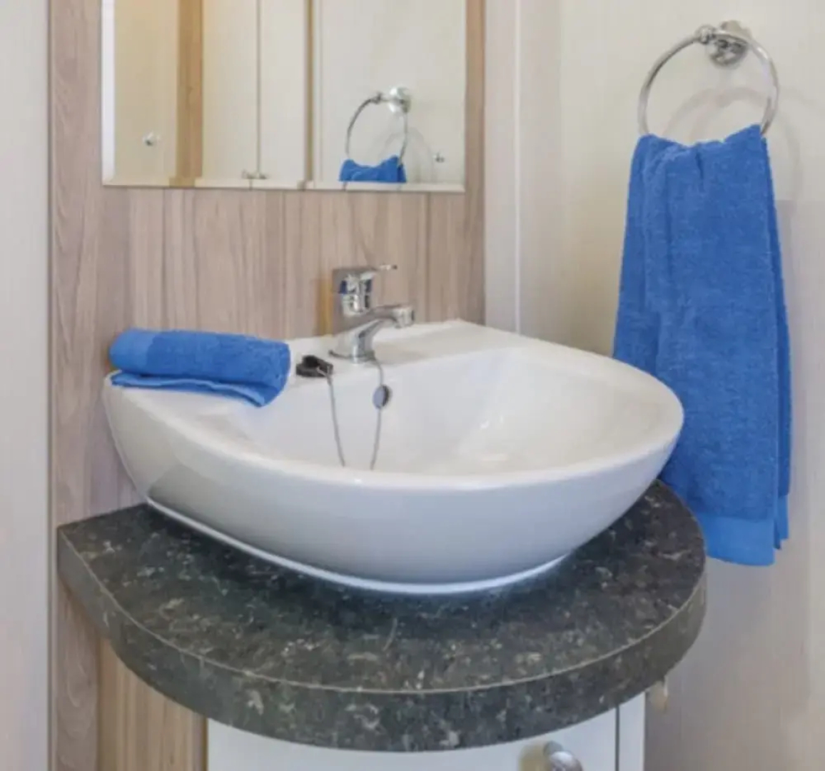Luxury Lodge Embo