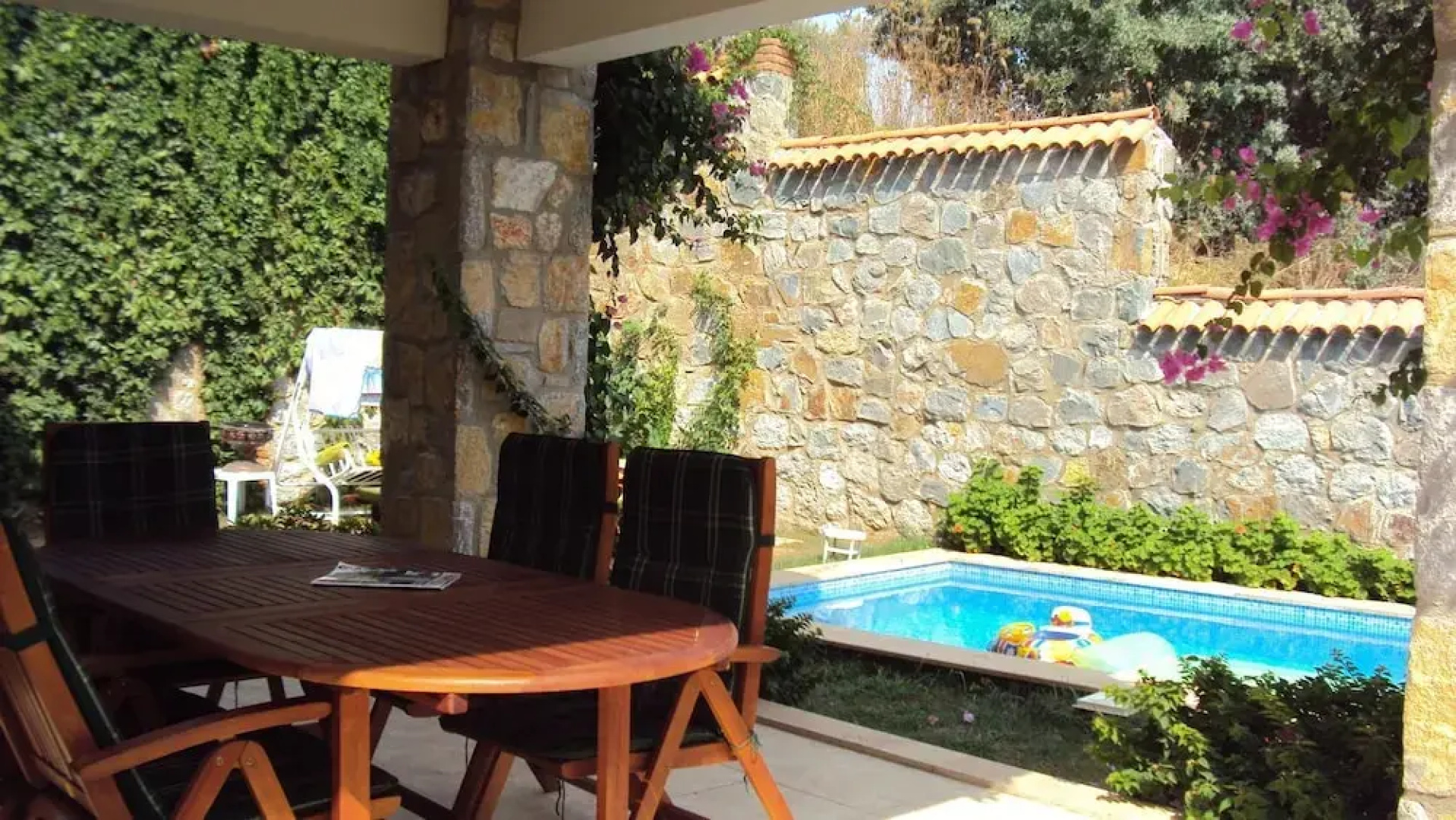 Important Group Villa Berry