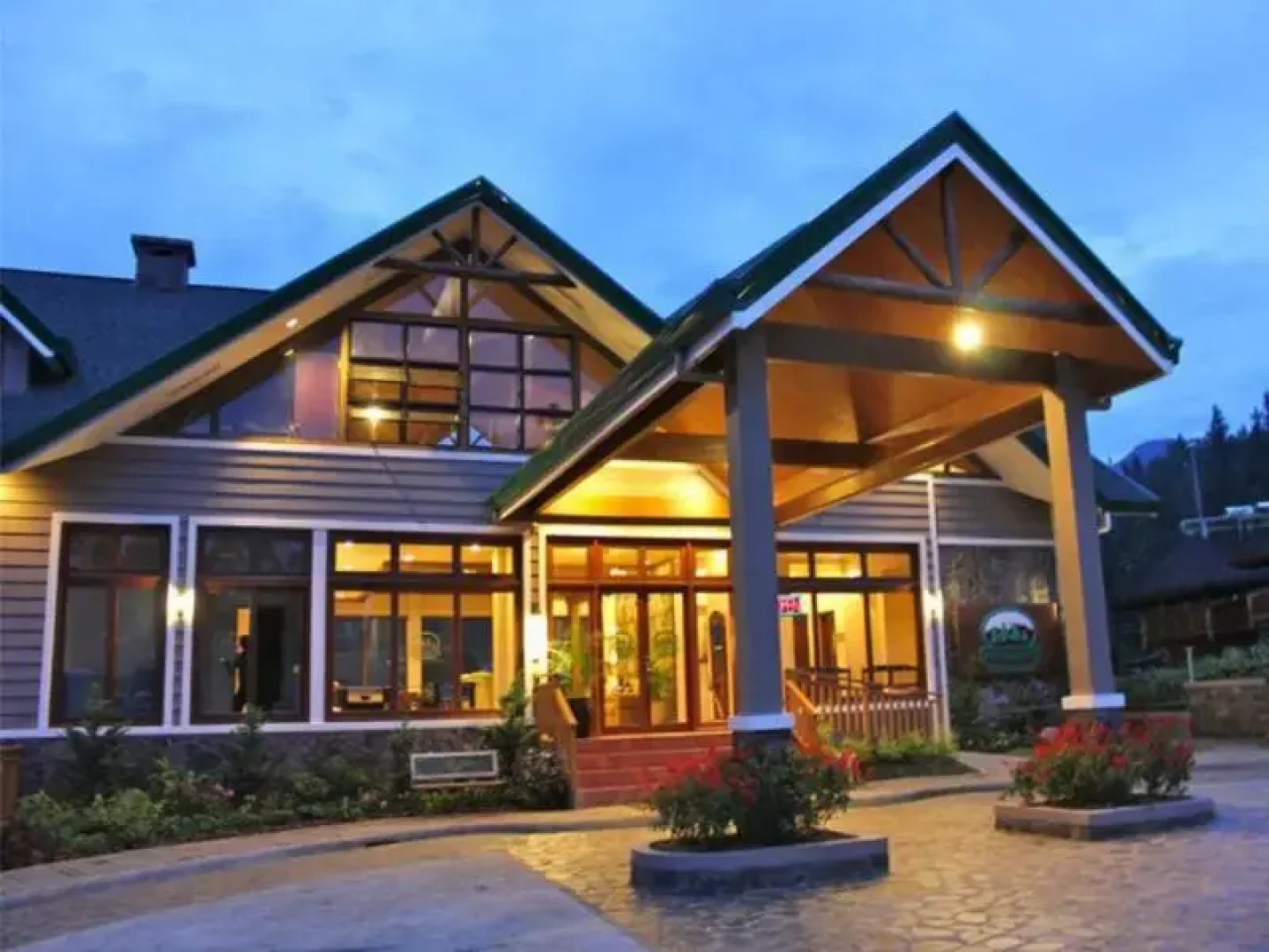 Pinegrove Mountain Lodge