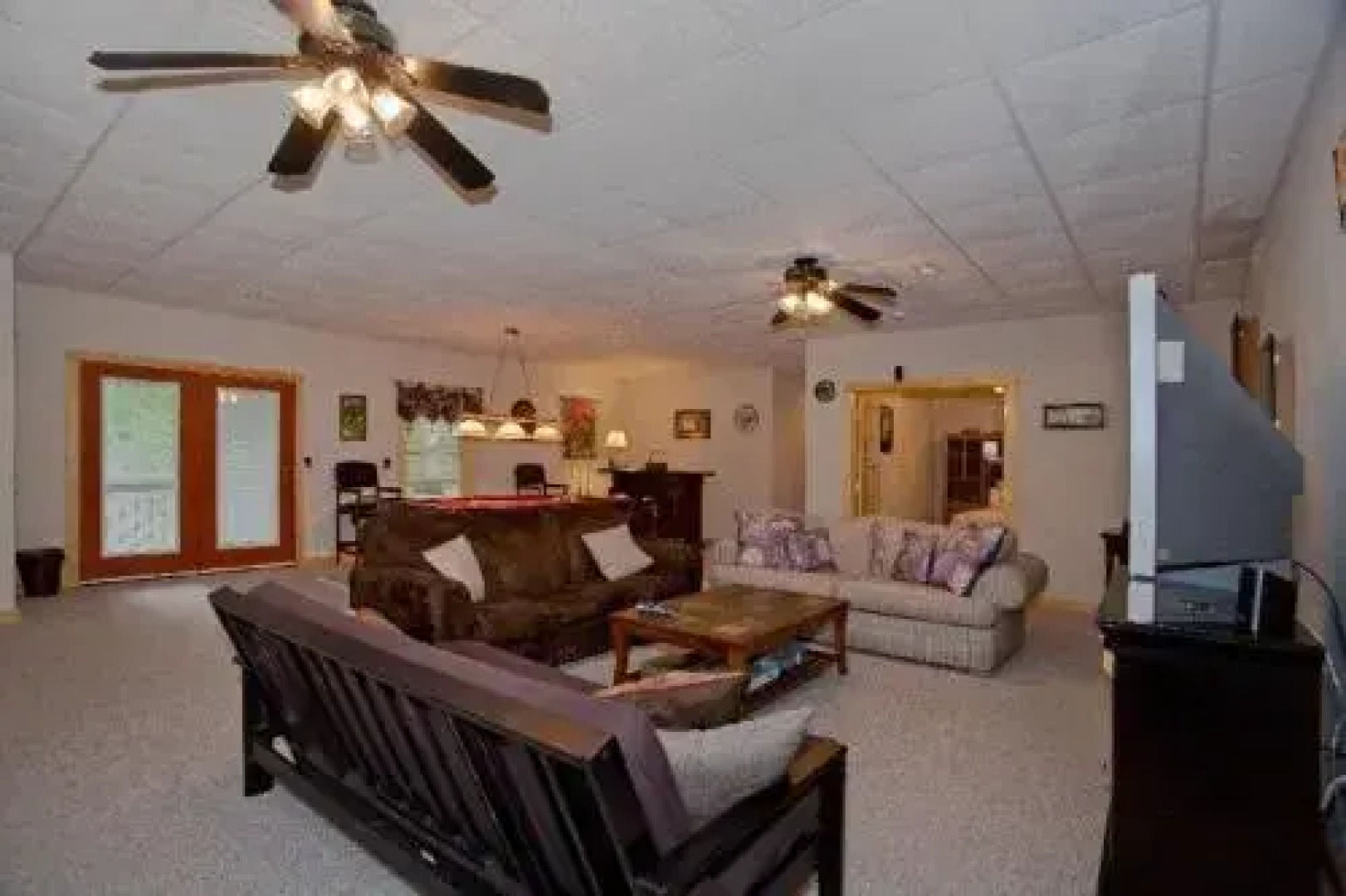 Knotted Pine - 3 Br home by RedAwning