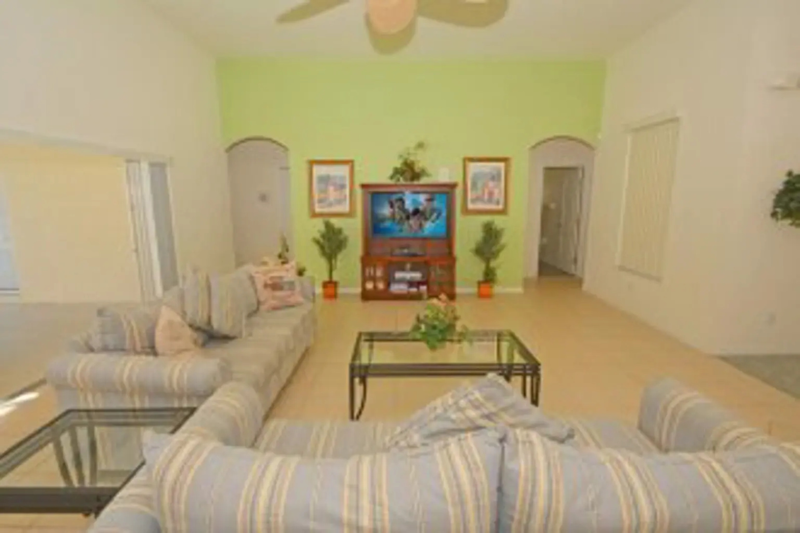 642 Summer Dream 4 Br villa by RedAwning