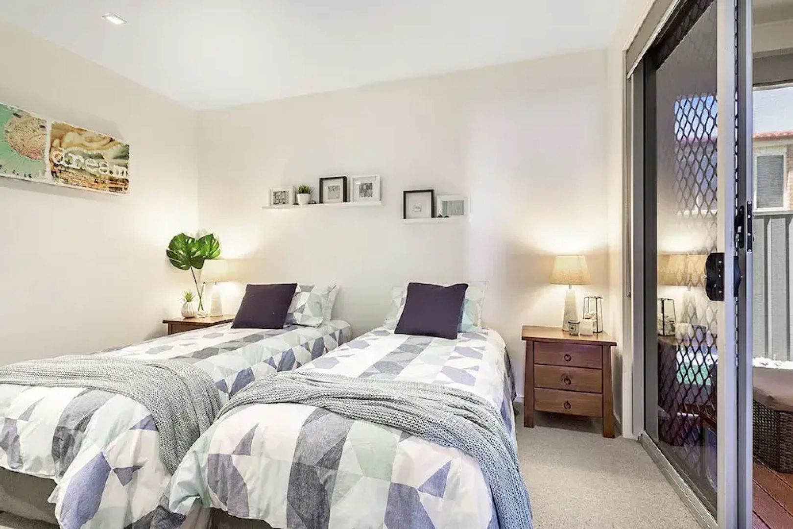 Sandy Point Road, 7A