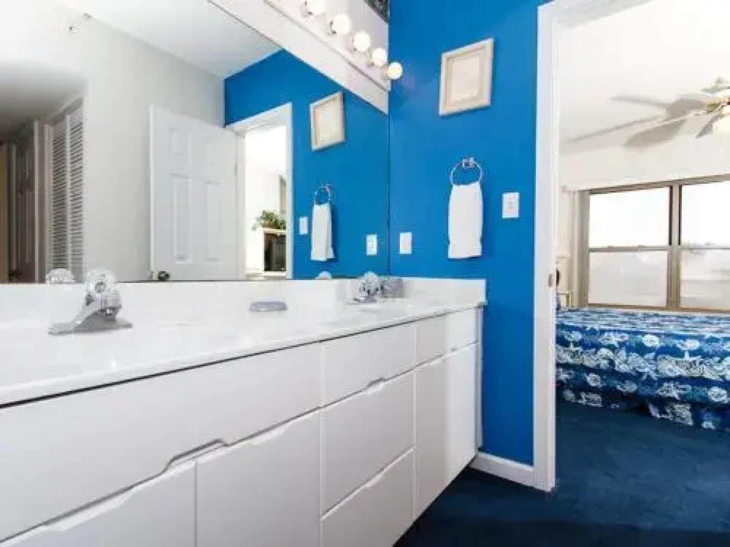 Emerald Towers West 1003 by RedAwning