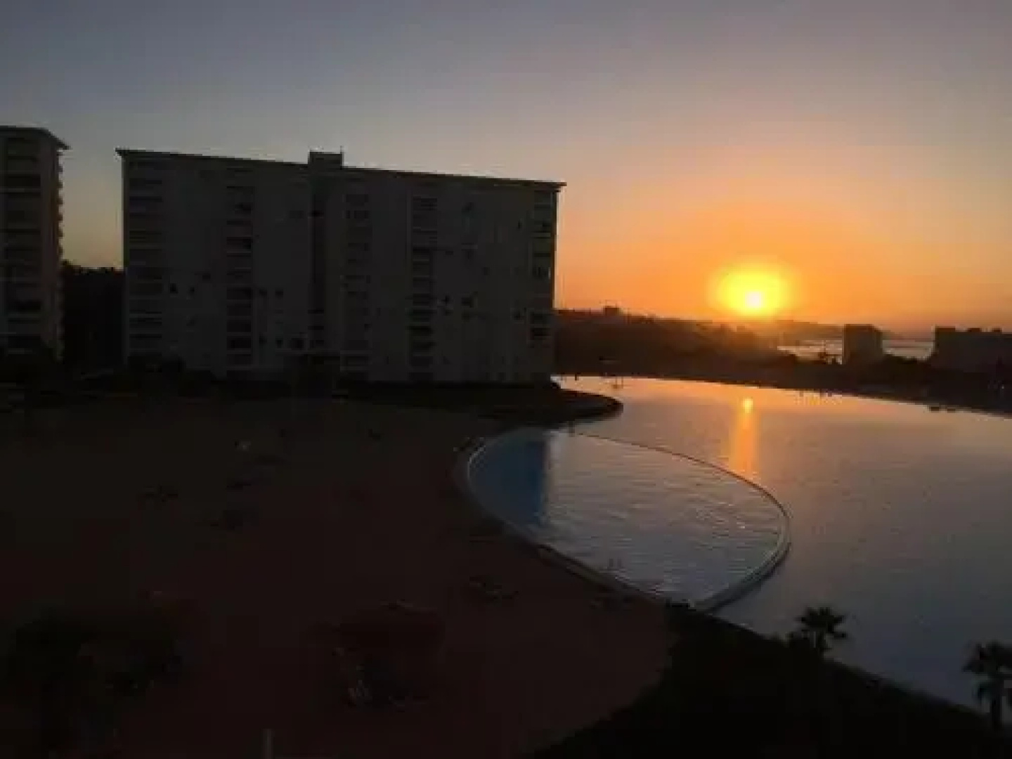 Laguna Bahía Algarrobo