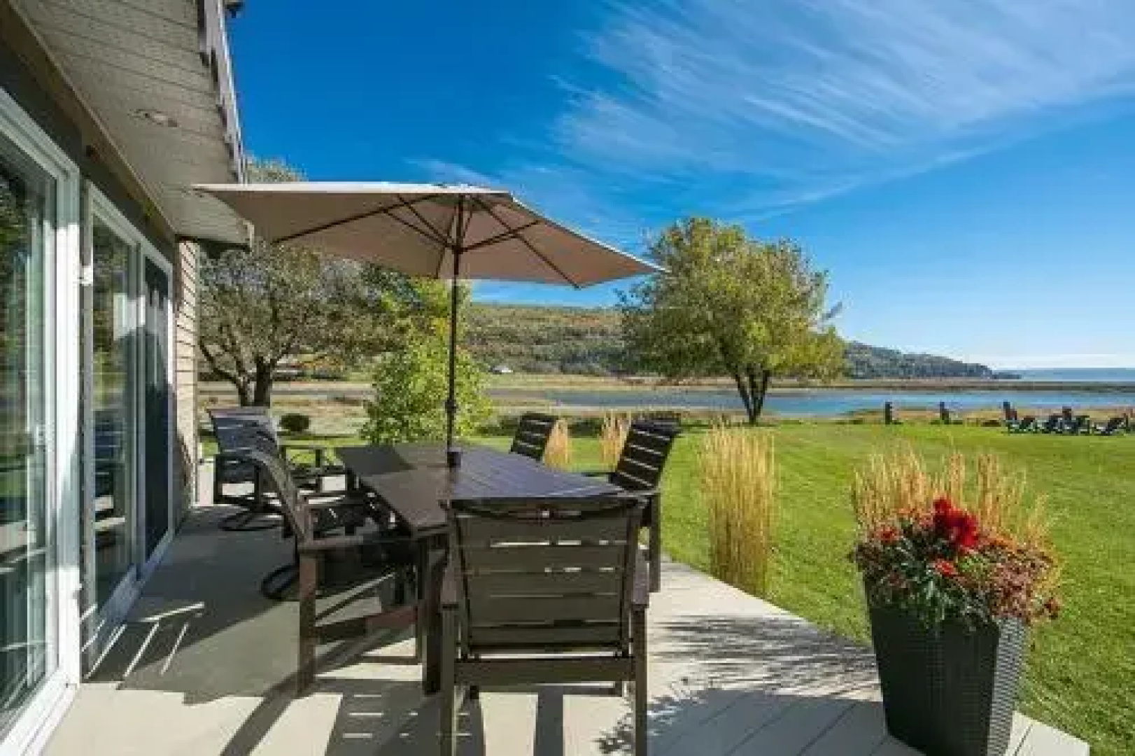 227 - En bordure de la rivière du Gouffre - Les Immeubles Charlevoix