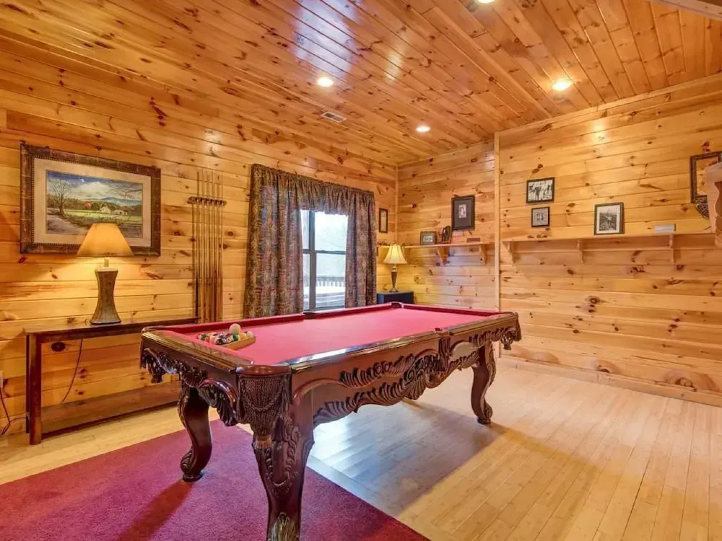 Apple Bear Lodge - Four Bedroom Cabin