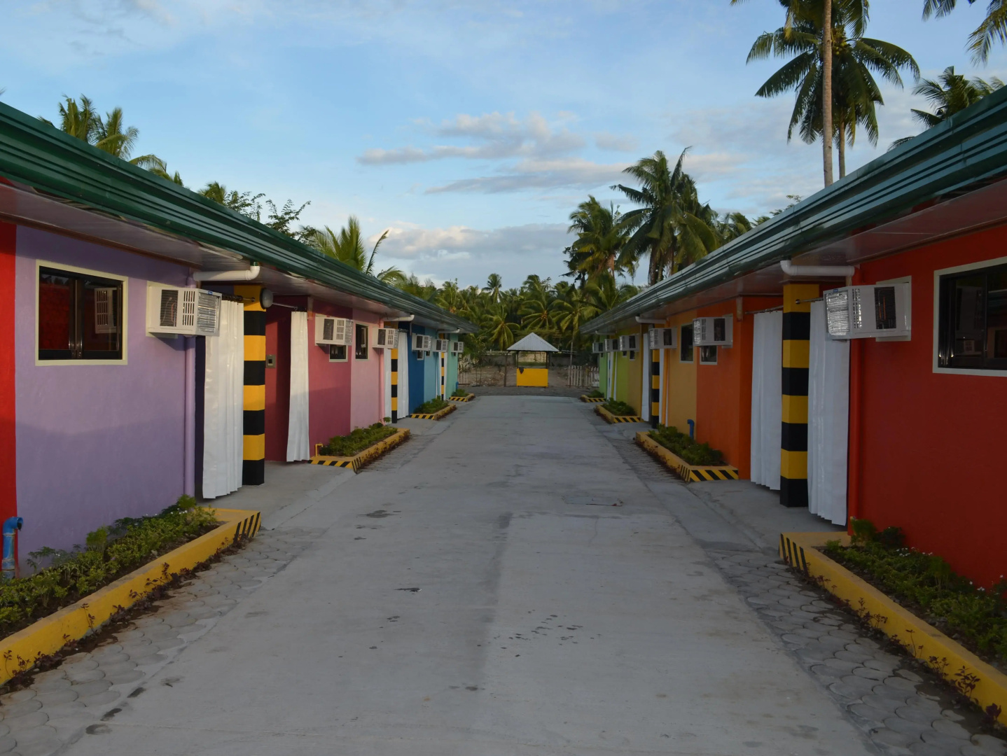 Rainbow Romanz Garden Inn