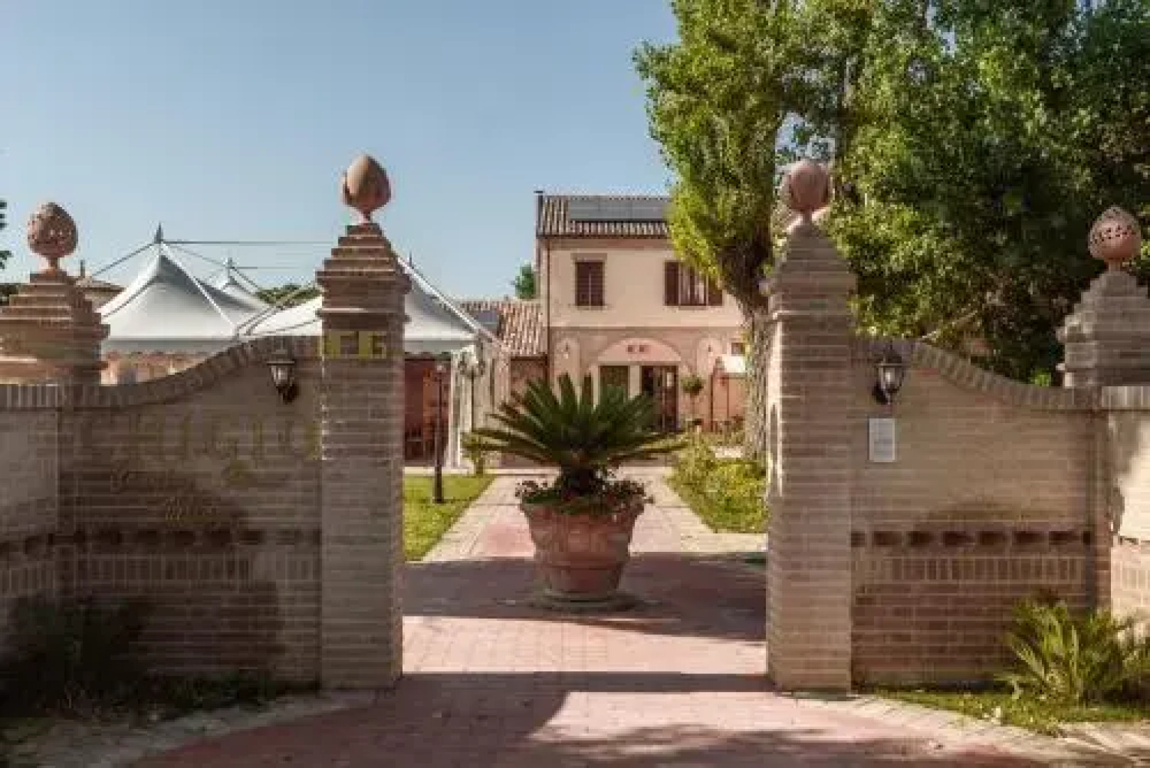 Chigio Country House Village