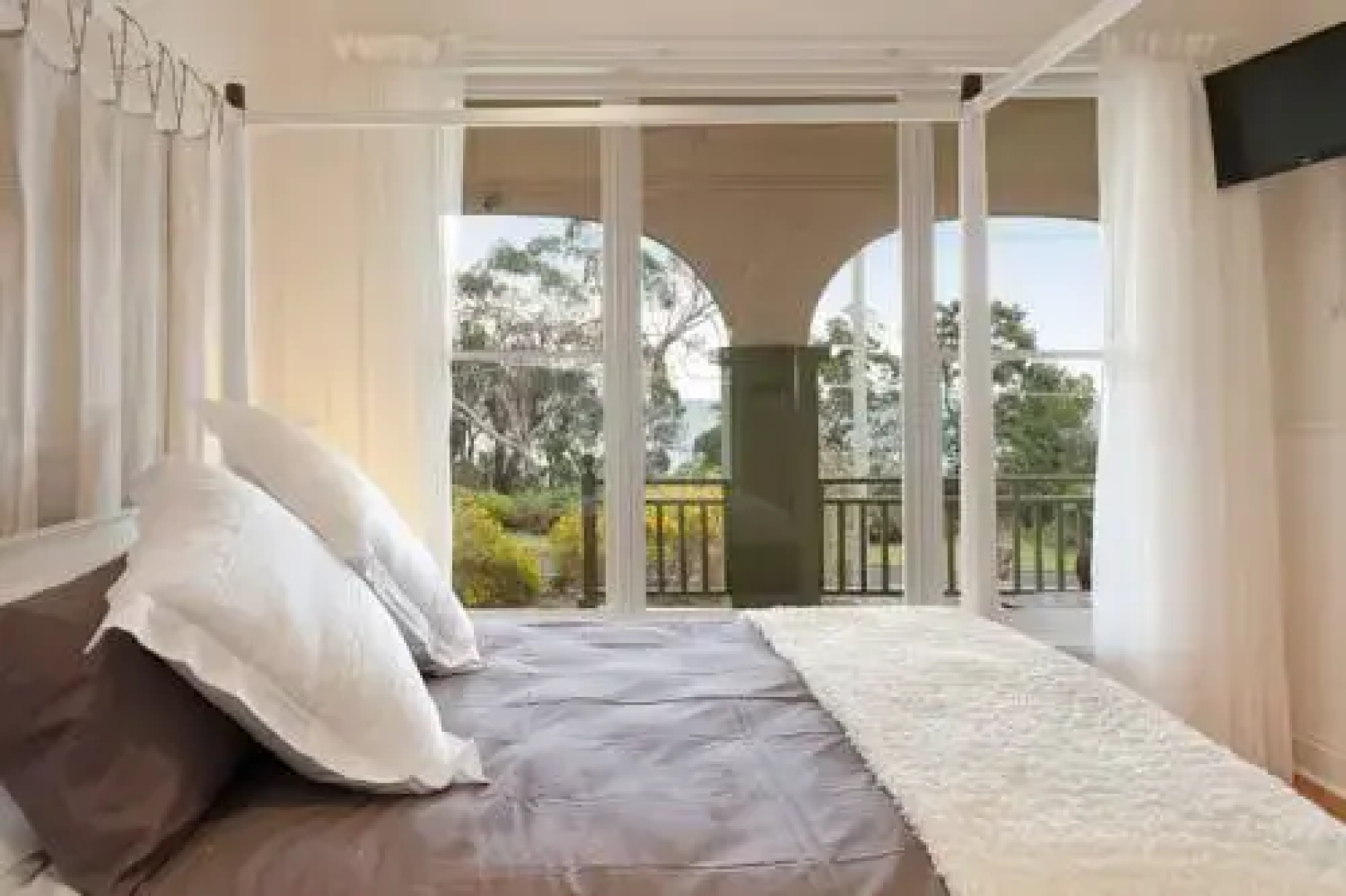 Luxury Retreat Just Above The Beach - The BeachNest