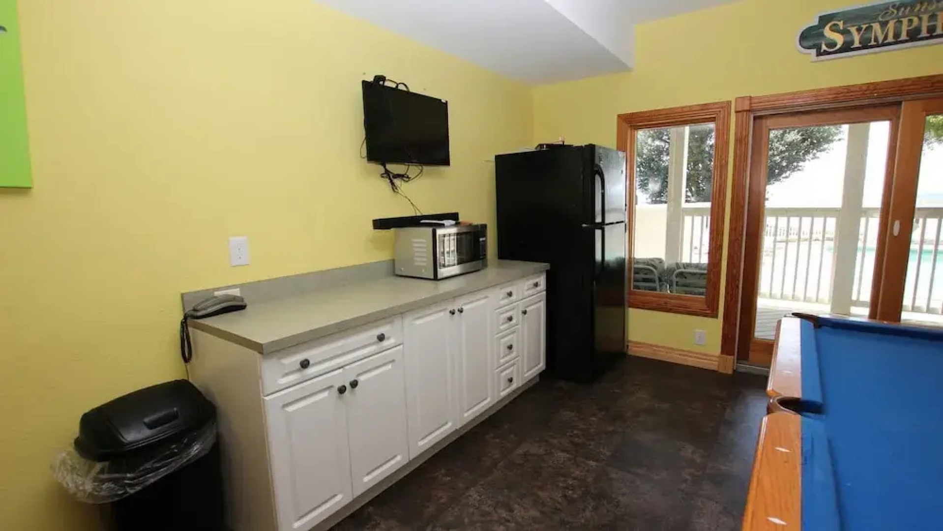 Sound and Color - 8 Br Home