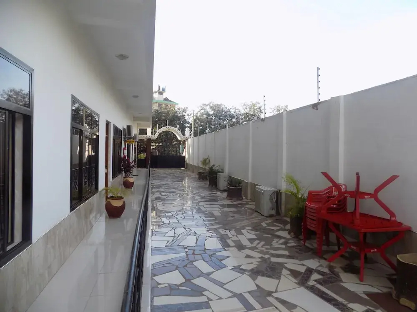 Machare British Hotel