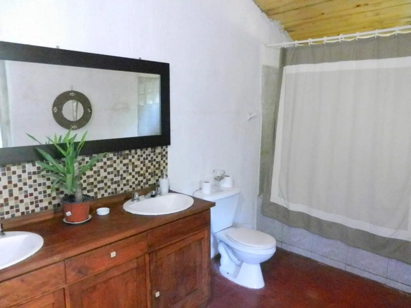 La Casa de Adobe Natural y Más