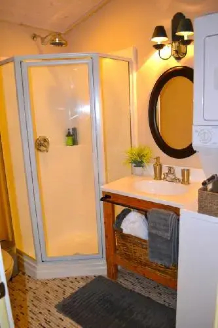 Casa Bella Guesthouse on Sechelt Inlet