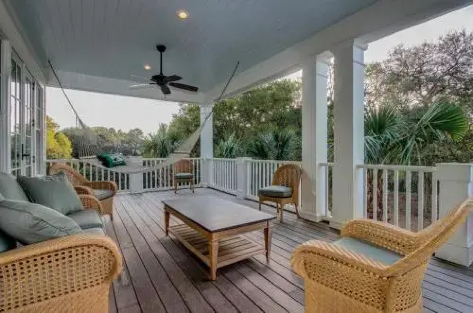 4000 Comer 5 Br home by RedAwning