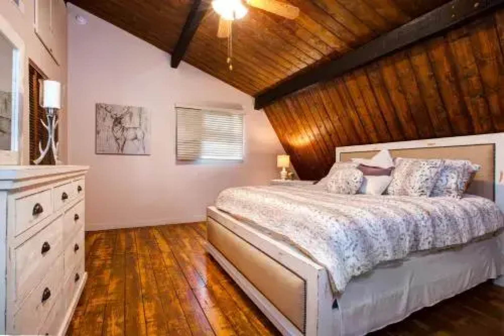 Charming & Spacious Cabin in Midway by RedAwning