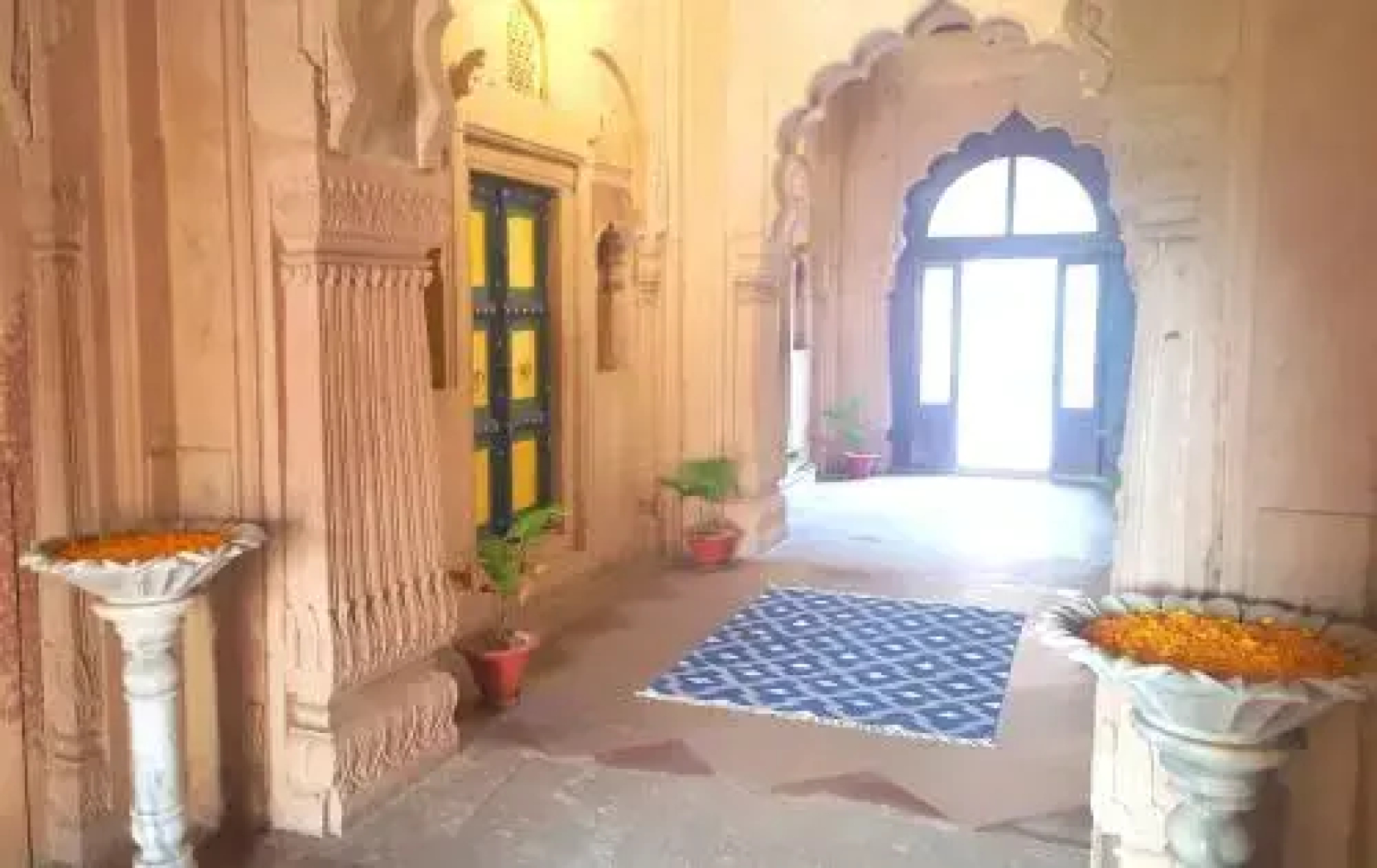 Mahalkhas Palace