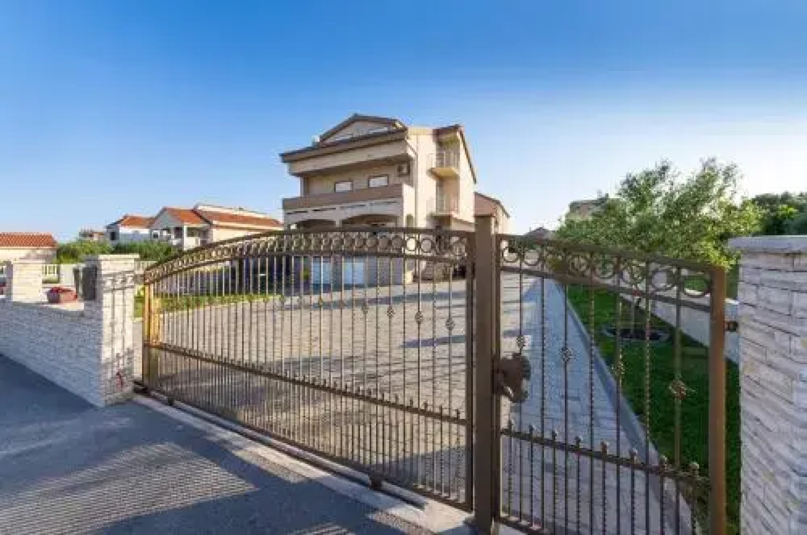 Apartments Škara