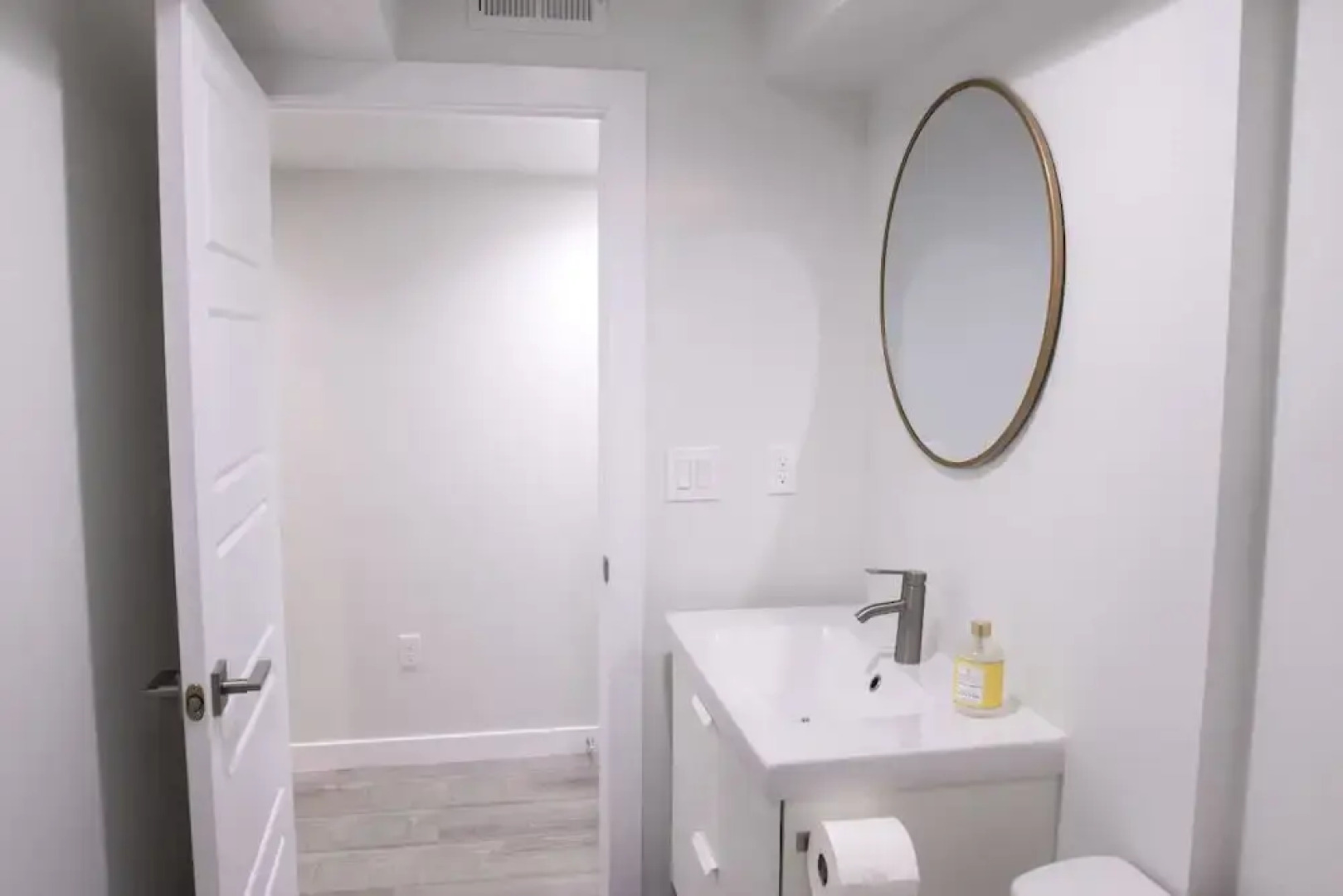 New Luxury Apt Close to Shops, Ski Resorts, and More