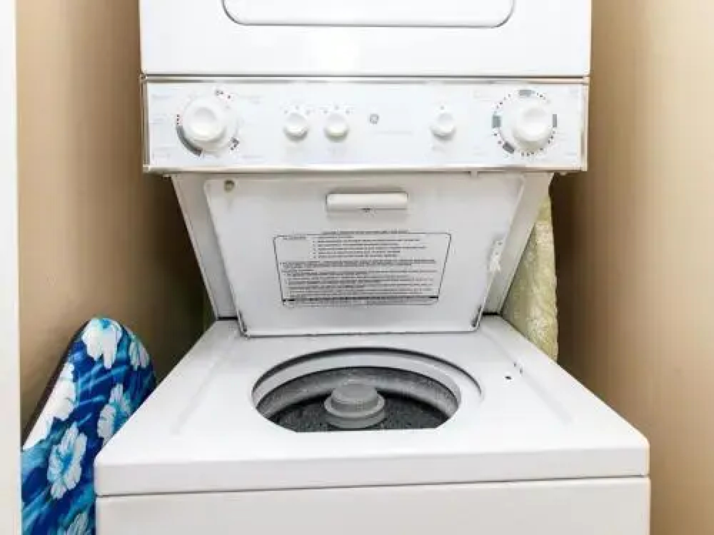 Pelican Isle 410 by RedAwning