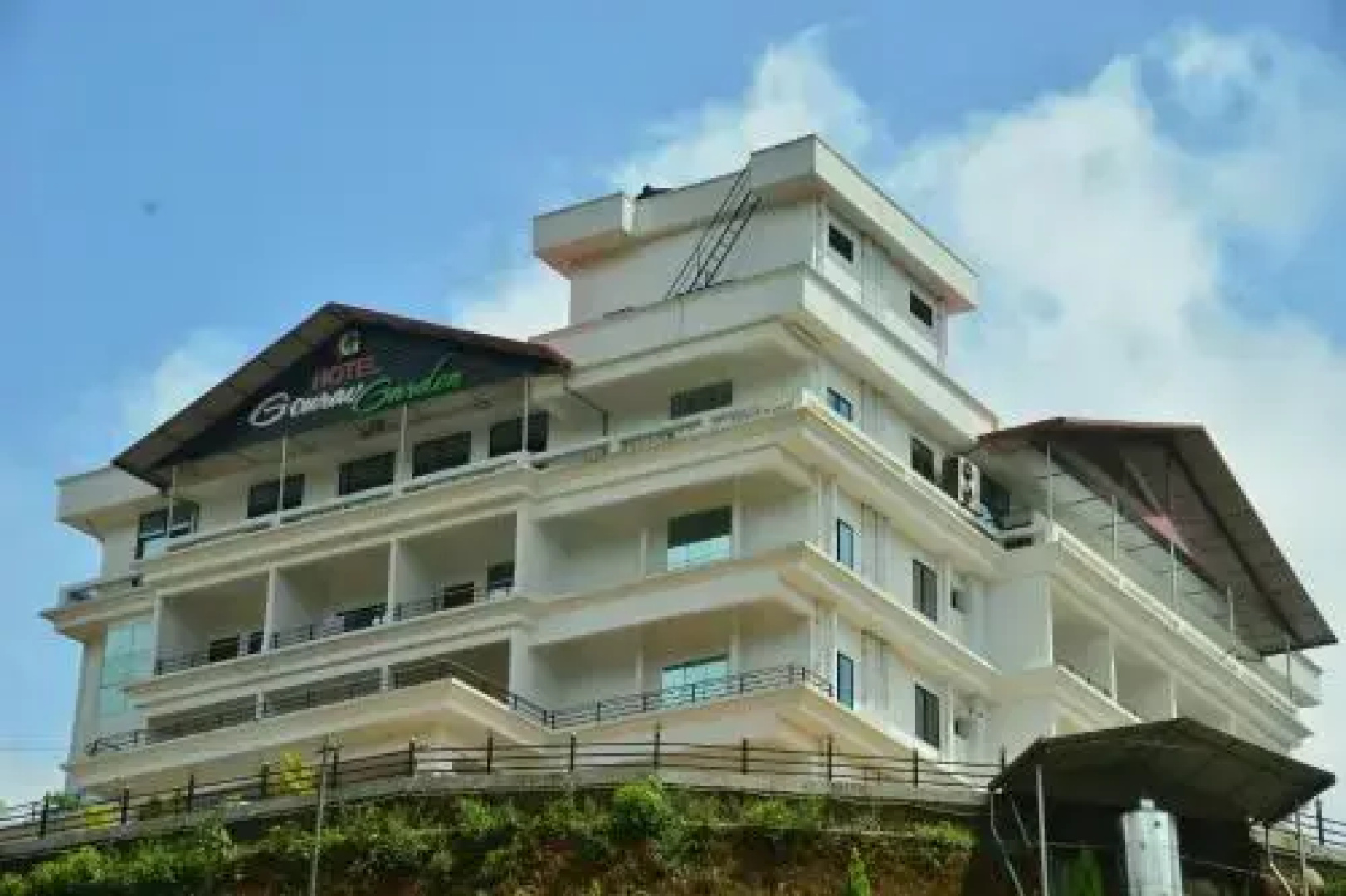 Iroomz Hotel Gaurav Garden
