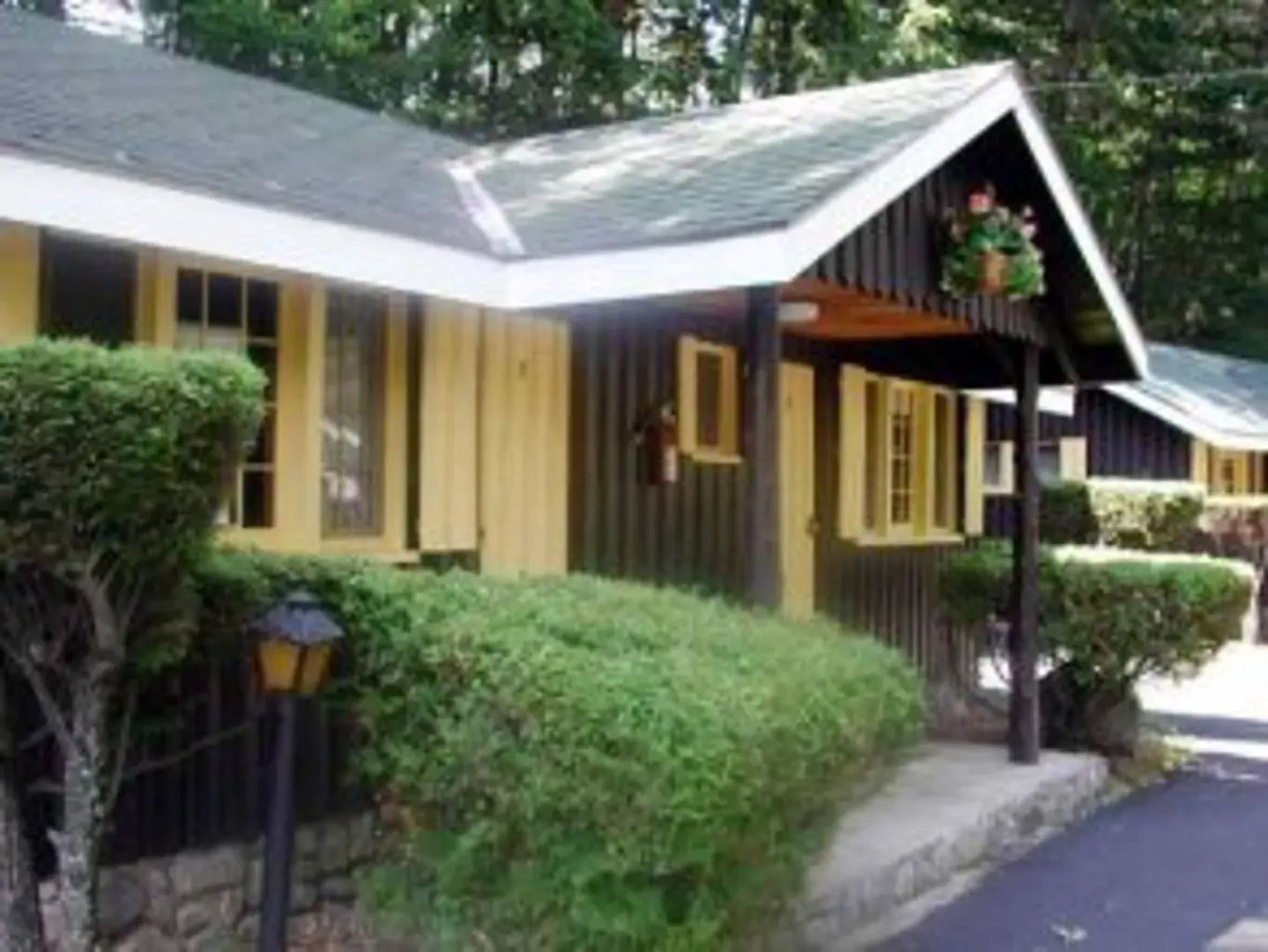 Amber Lantern Duplex Cottage