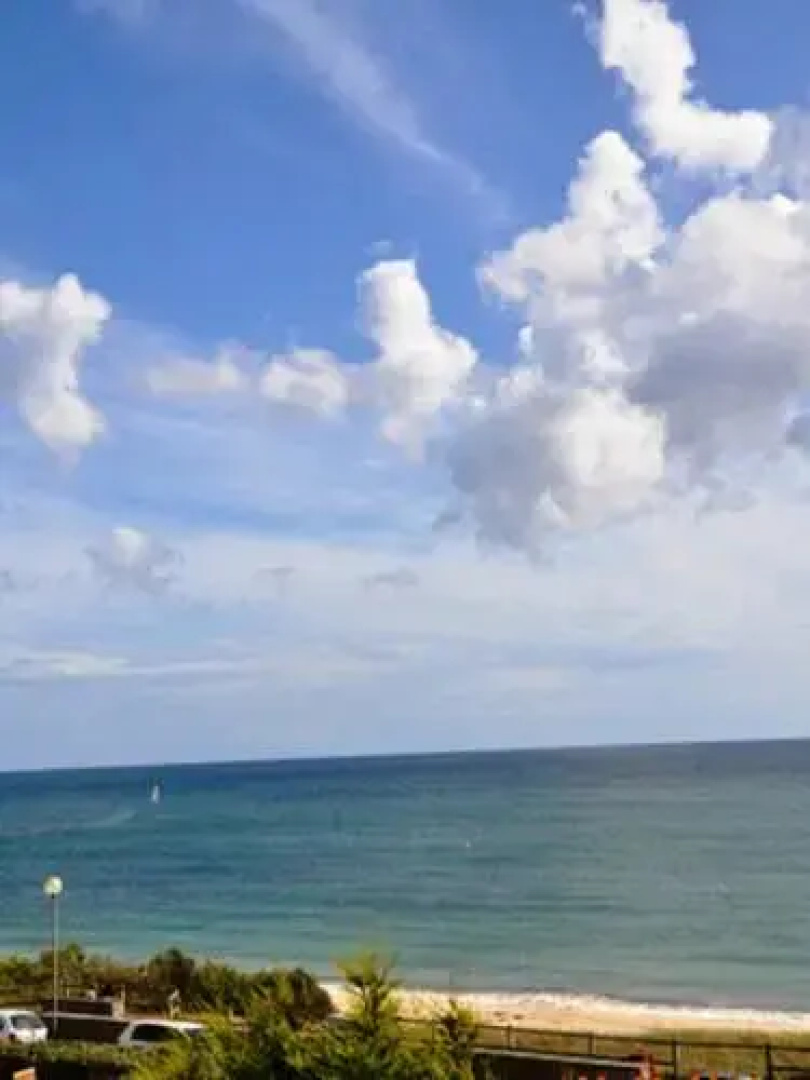 Fenetre Ouverte Sur La Plage