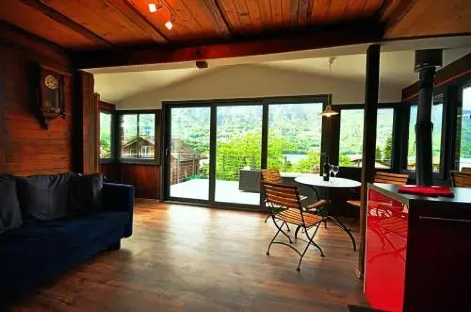 Lake View Chalet