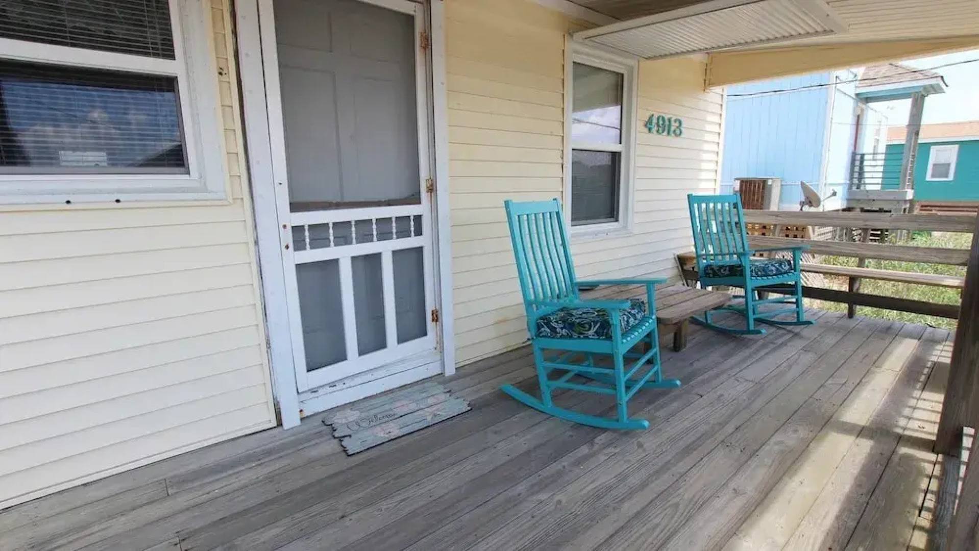 All Sandy - 2 Br home by RedAwning