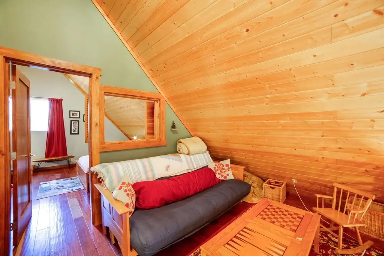 21gs - Log  - Pets Ok - Sleeps 6 3 Bedroom Home by RedAwning