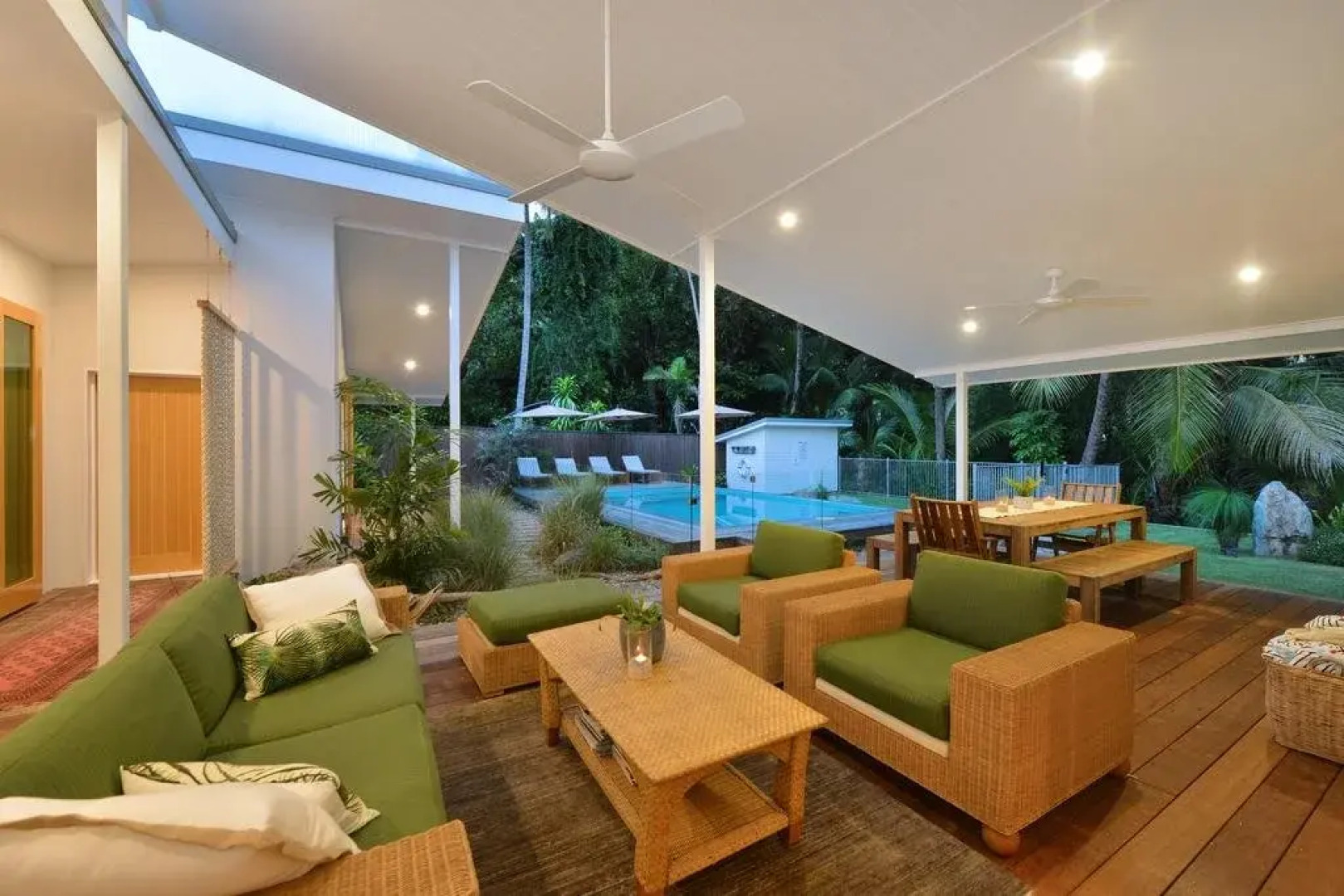 Pineapple Petes Beach House