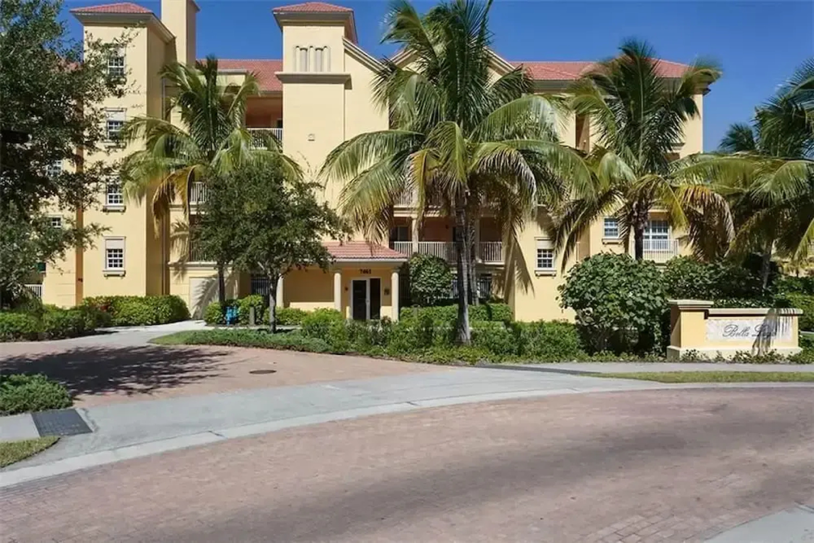 Bella Lago 241