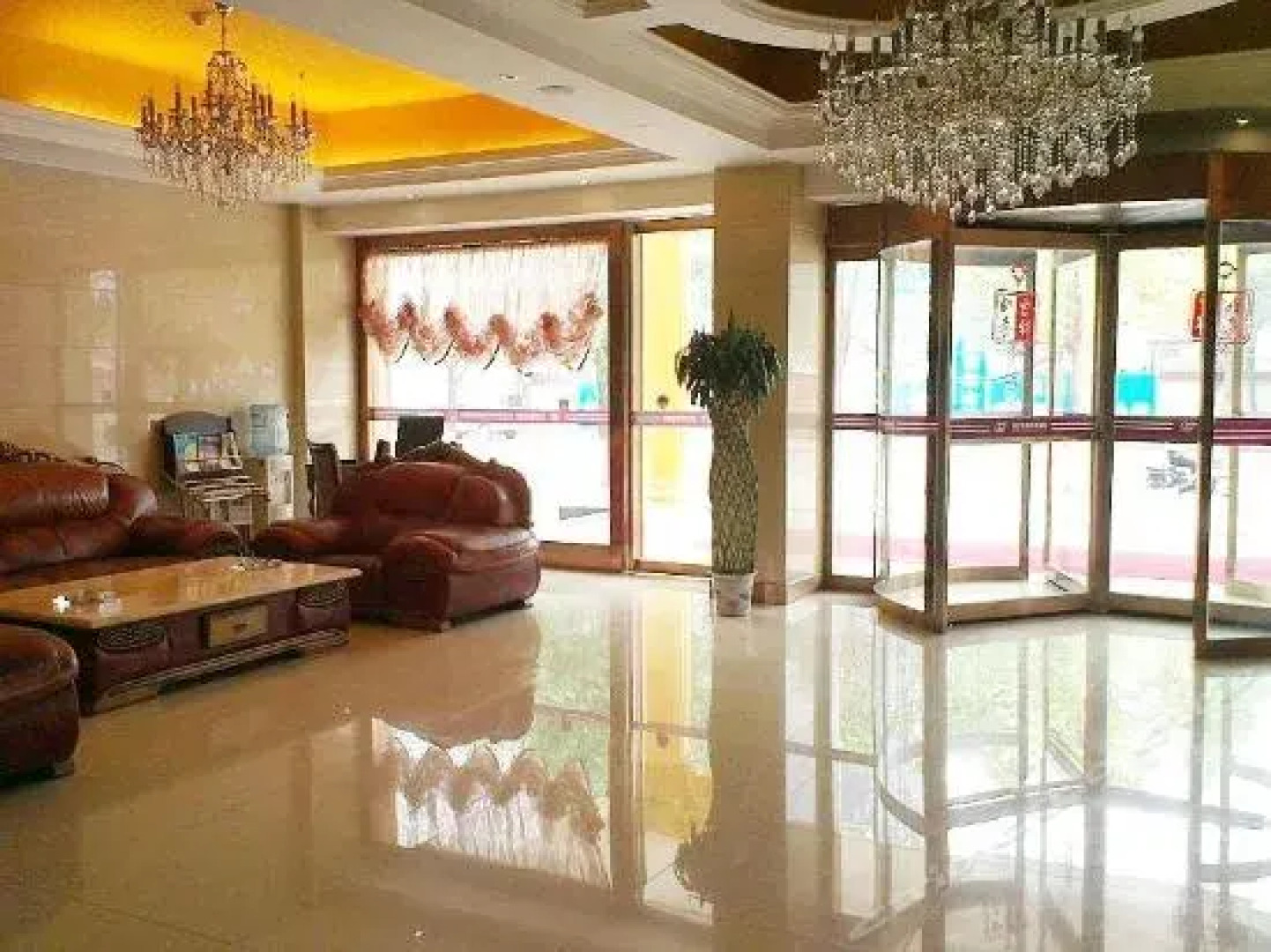 Kunlun Leju Business Hotel (Nanyang Xinchen Road)