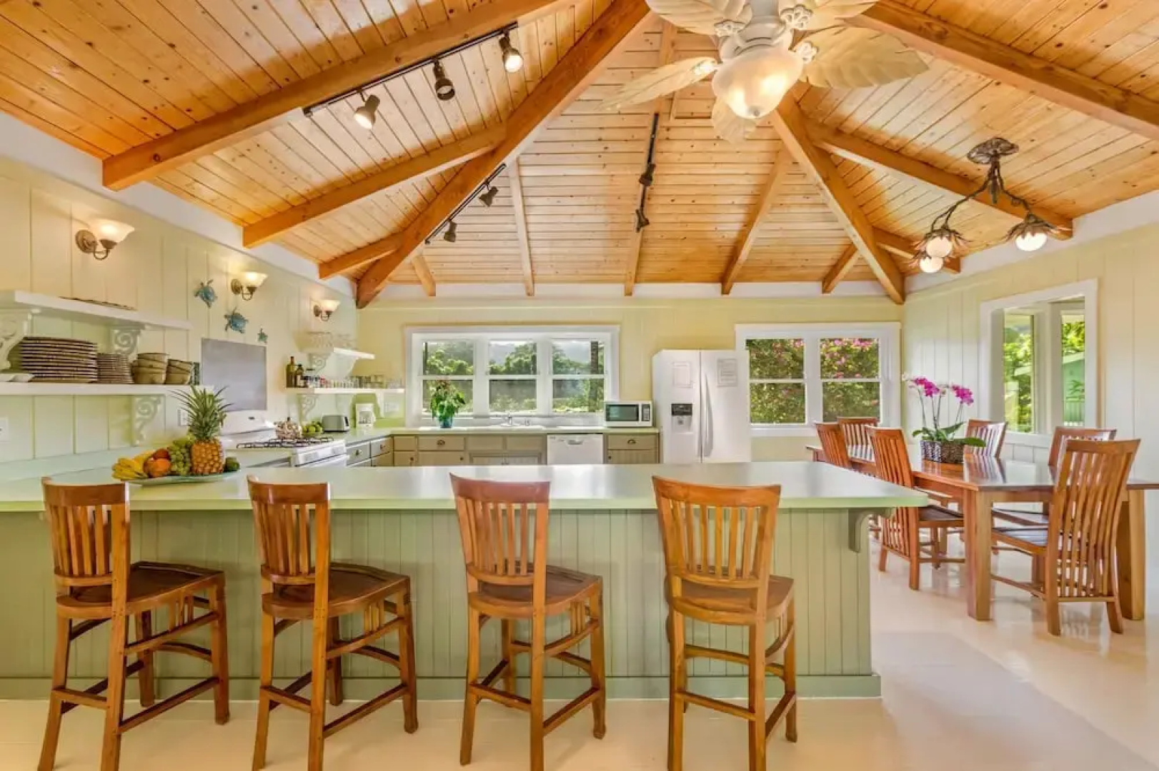 Hale O'Pulelehua with Guest House 5Br Home