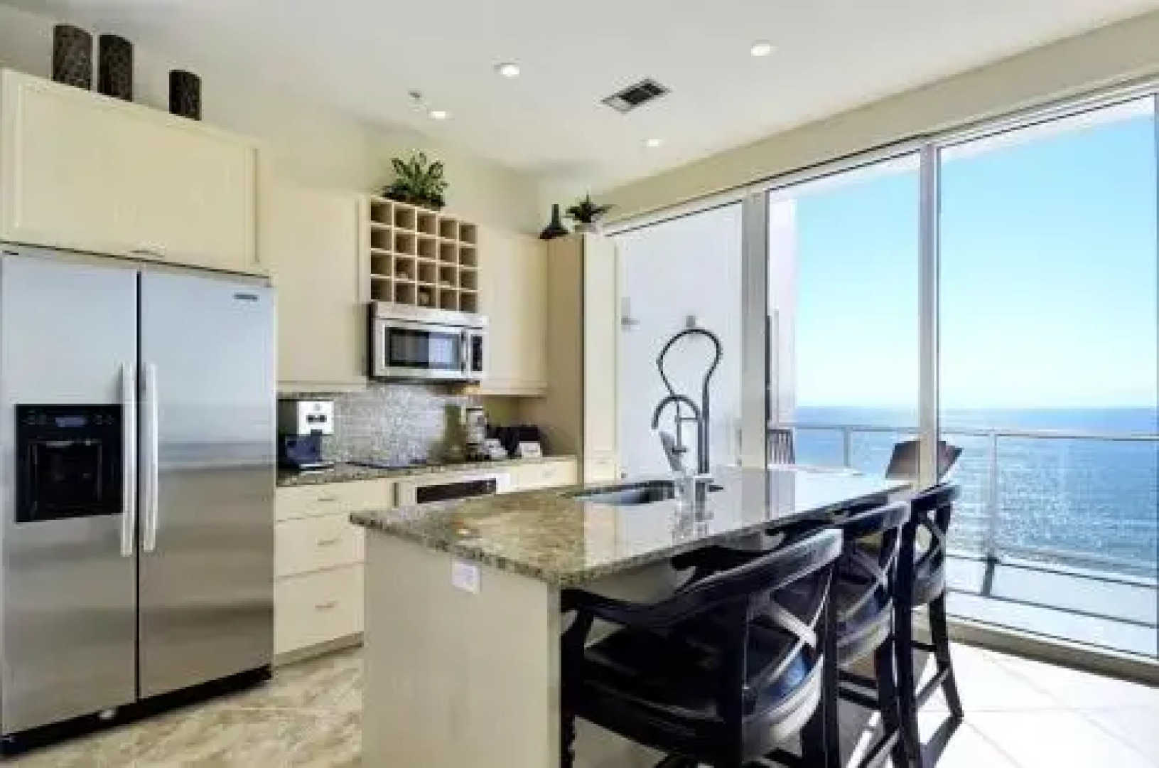 Diamond Beach 603 3 Br condo by RedAwning