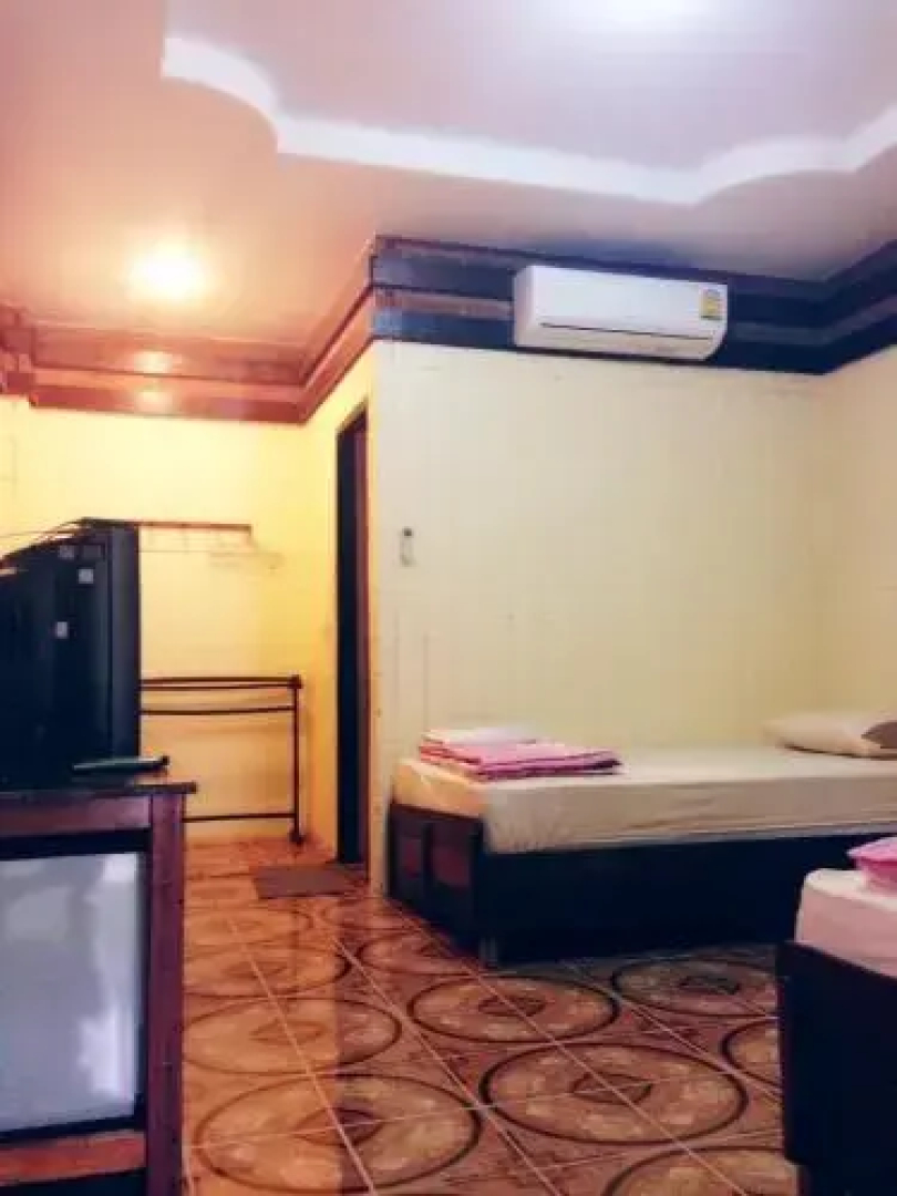 Baan Pak Ruen Rim Nam