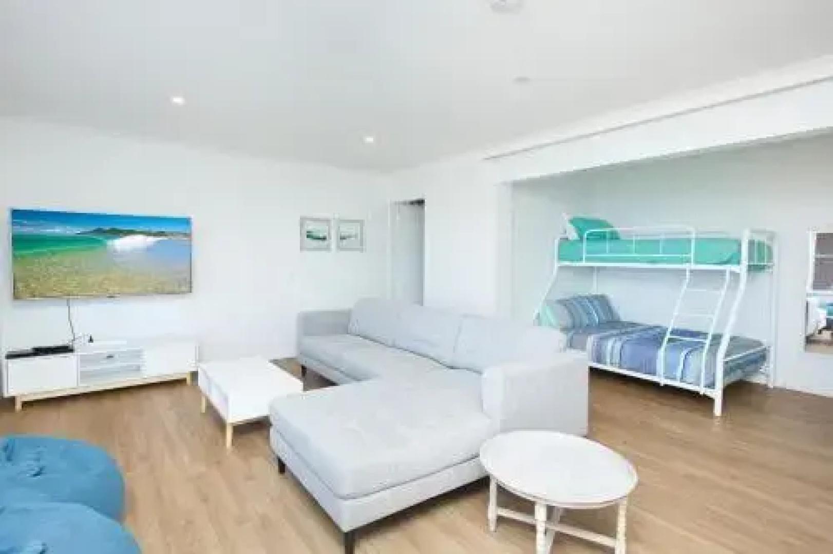 Aqua Palm with Sweeping One Mile Views
