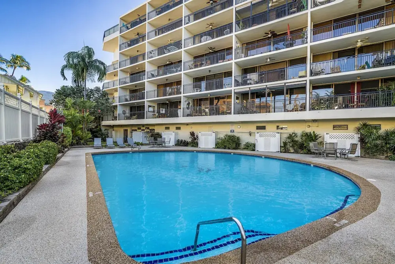 Kona Alii 201 by RedAwning