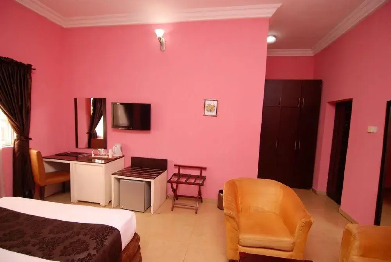 Lake Crescent Hotel & Suites