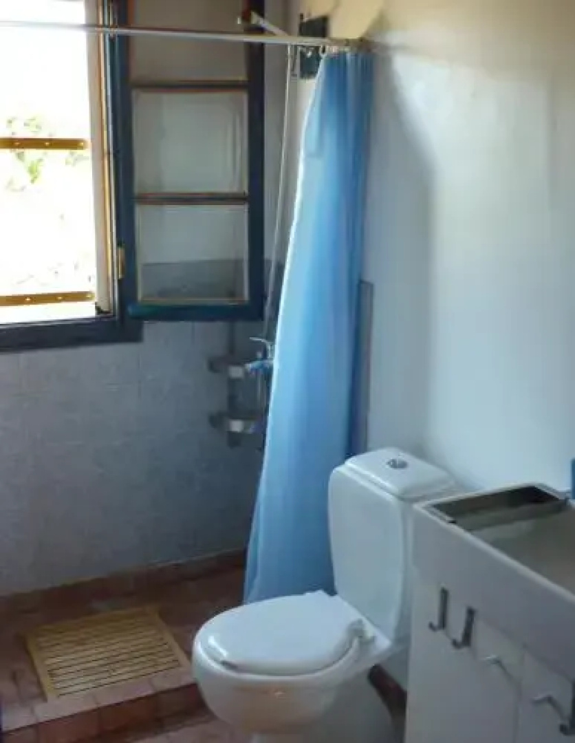 Andraclos House