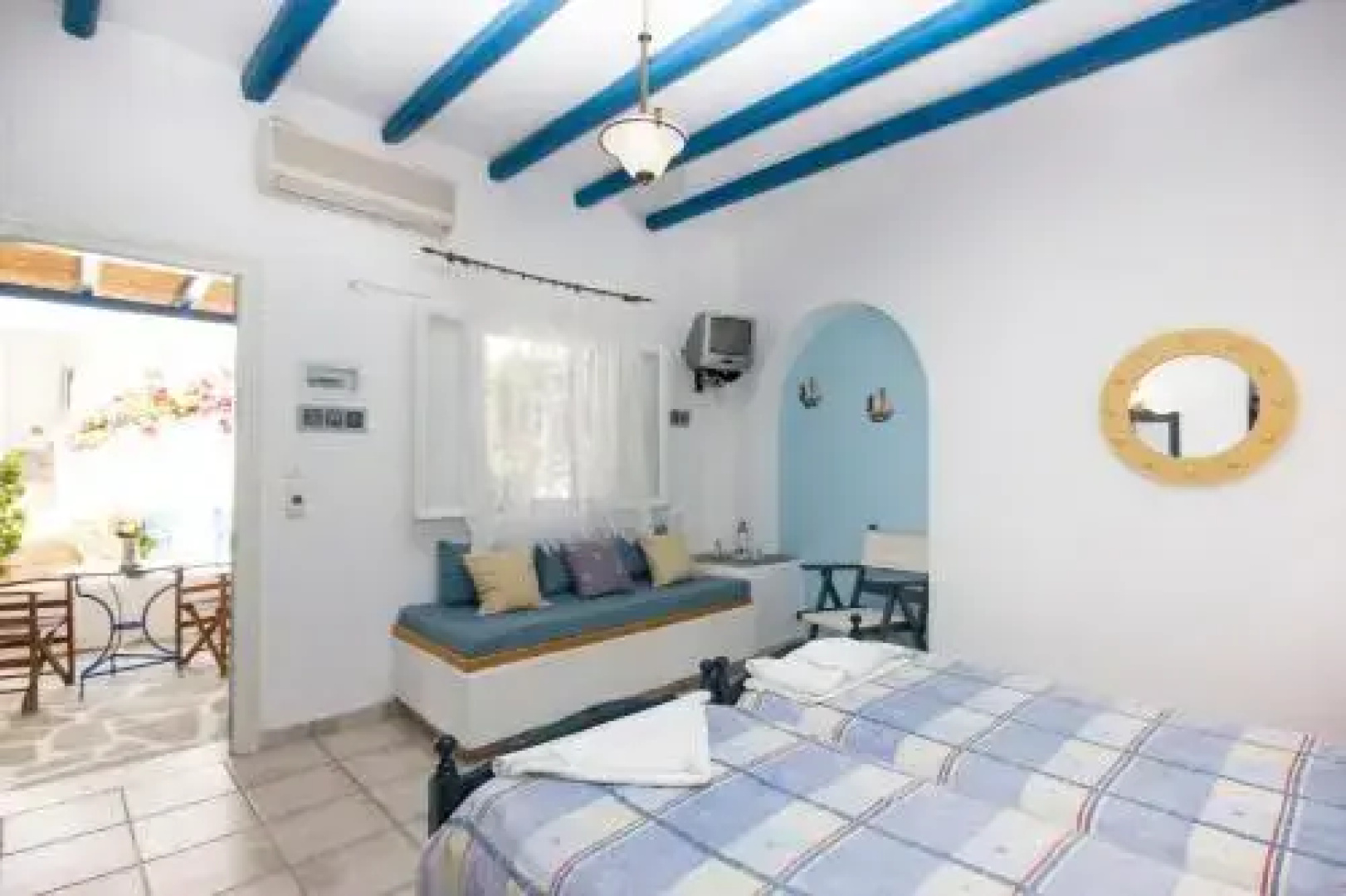 George's beach studios Aliki Paros